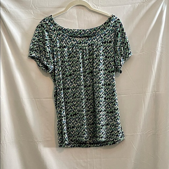 Womens Geometric Print top size m. short sleeves (C-24) - Picture 1 of 6
